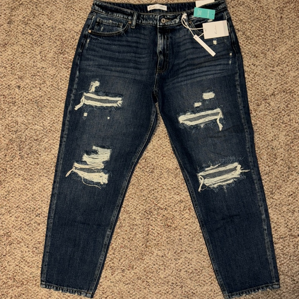 KanCan Women’s (Juniors) High-Rise Mom Jeans. NWT. Size 31 . Dark wash